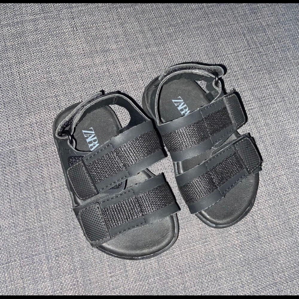Zara Strapped Sandals S.3